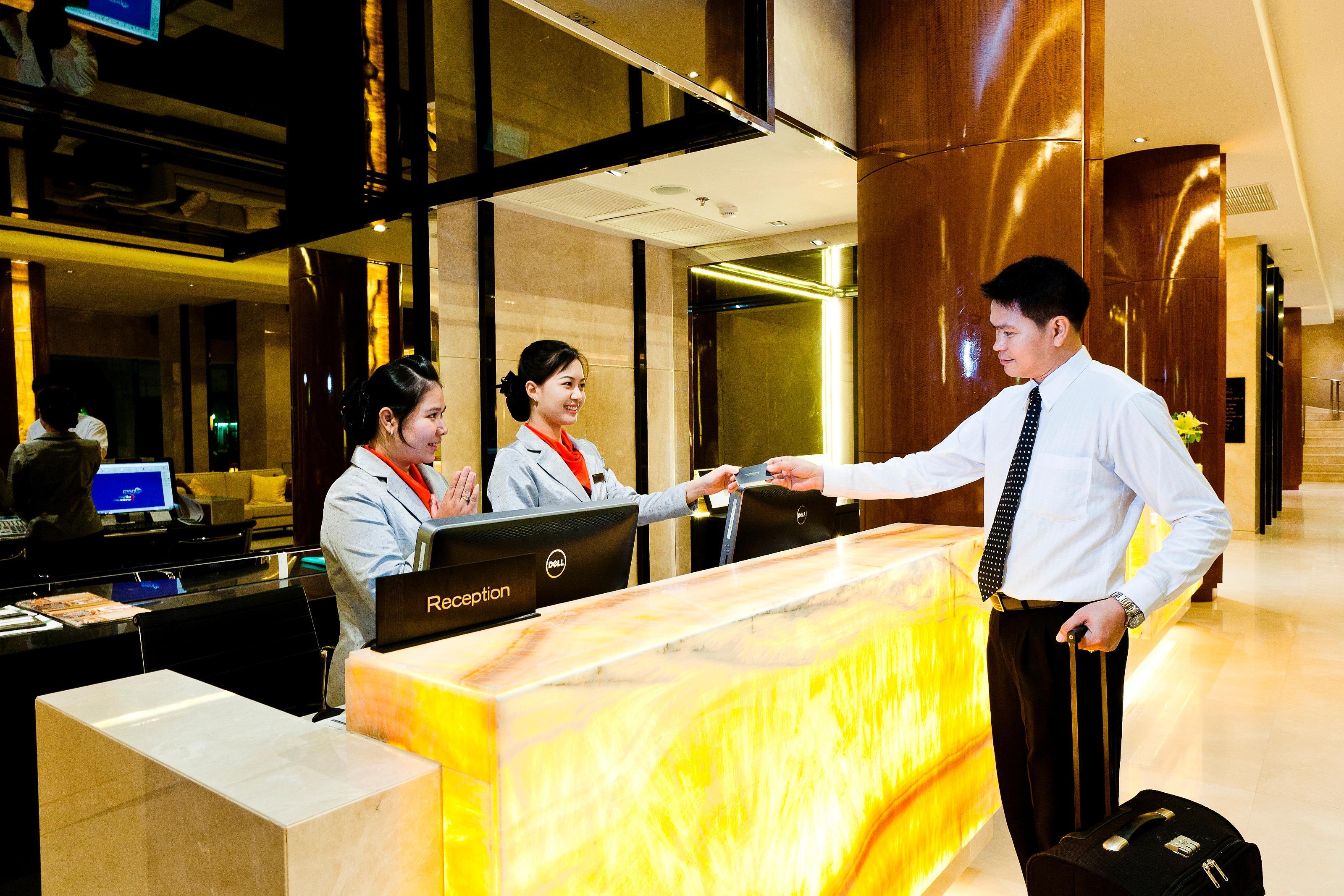 โรงแรมรอยัลปริ๊นเซส หลานหลวง - SHA Extra Plus กรุงเทพมหานคร Exterior รูปภาพ